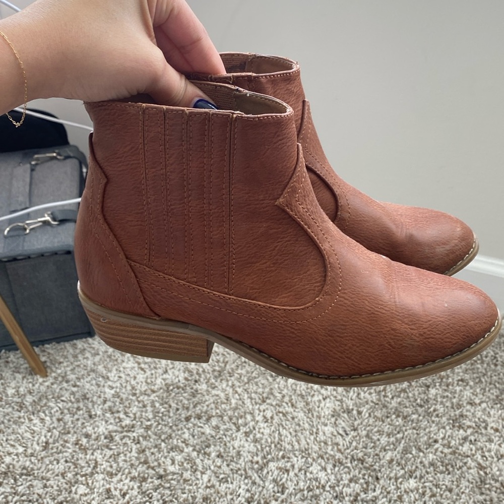 Light brown leather bootie